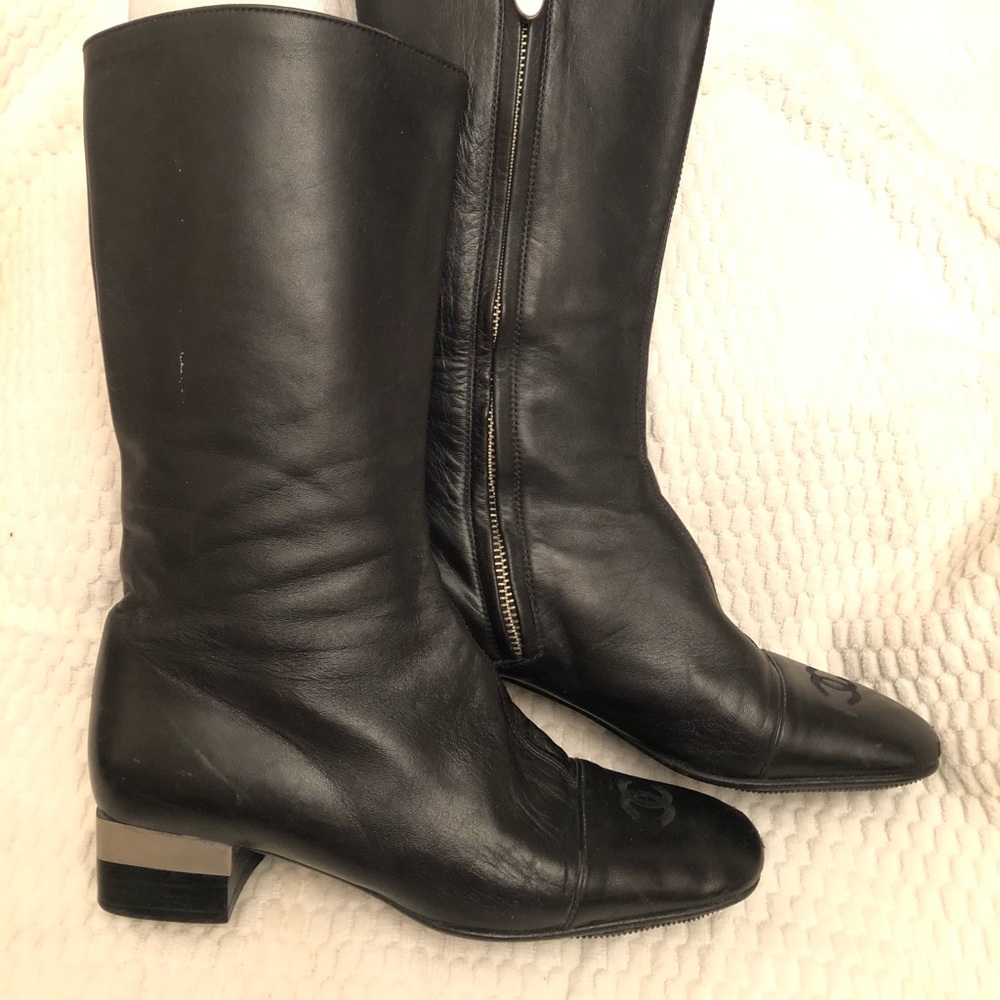 Authentic Chanel black leather boots 35.5 - Picture 4 of 12